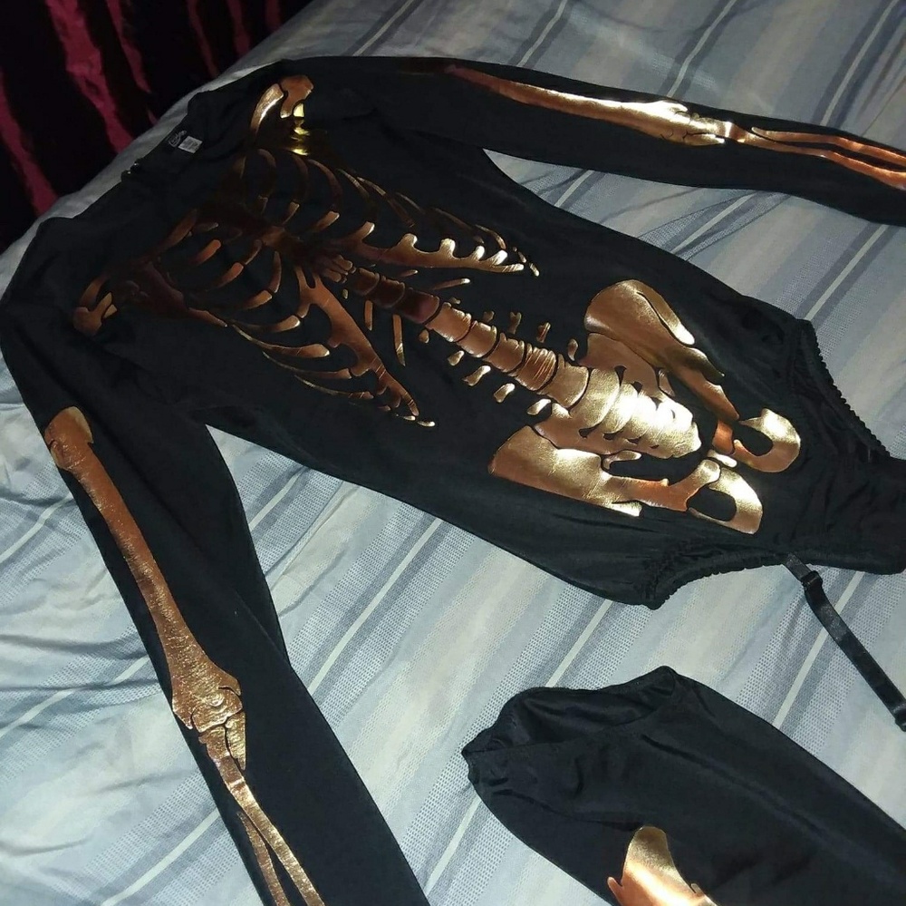 Skeleton costume